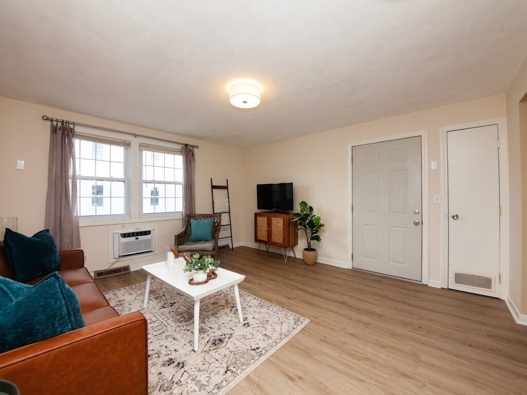 Building Photo - 7 Montvale St