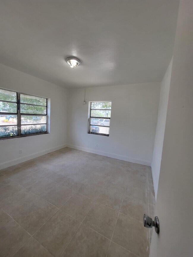 Building Photo - 640 NW 77th St