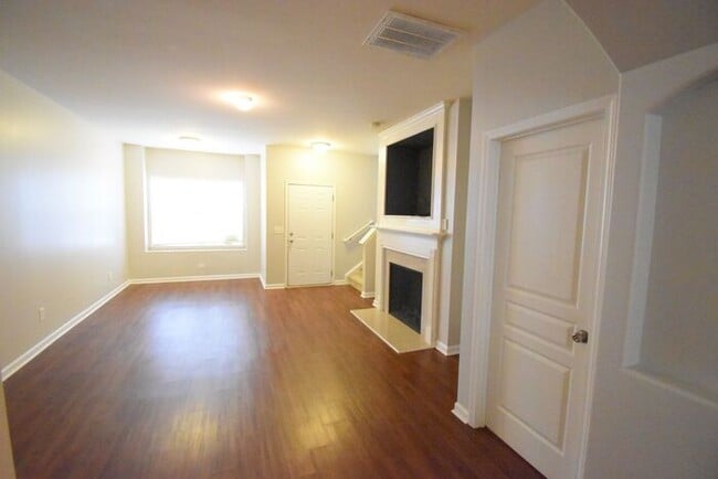 Building Photo - Beautiful 3BR 2.5BA Home w/ Community Pool Access in Calloway Glen