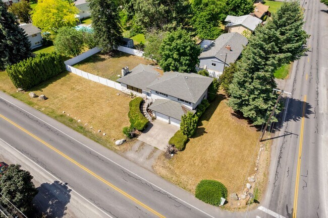 Building Photo - 806 S Adams Rd