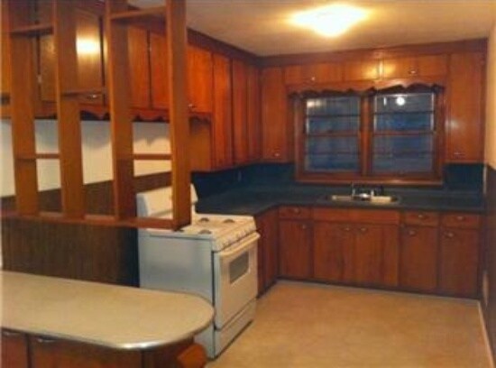 Building Photo - 10104 White Ave