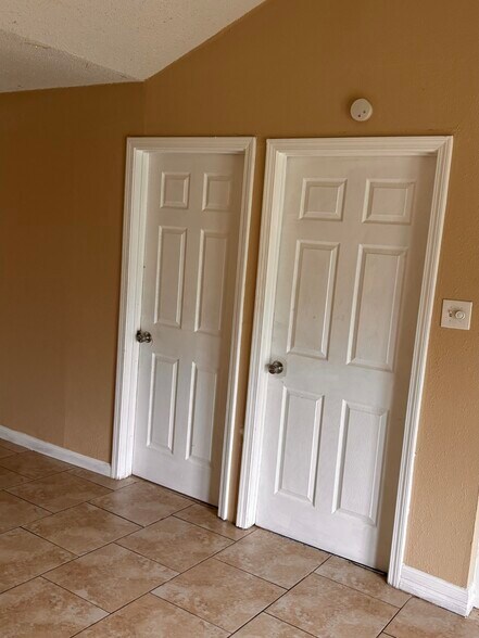 Building Photo - 3306 Westhampton Dr