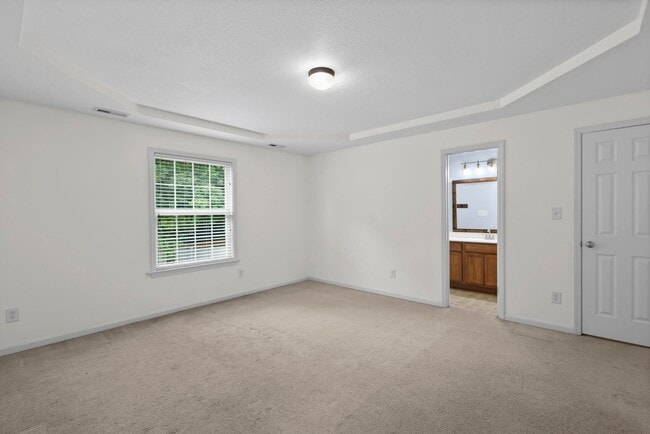 Building Photo - Ranch home with Fenced yard