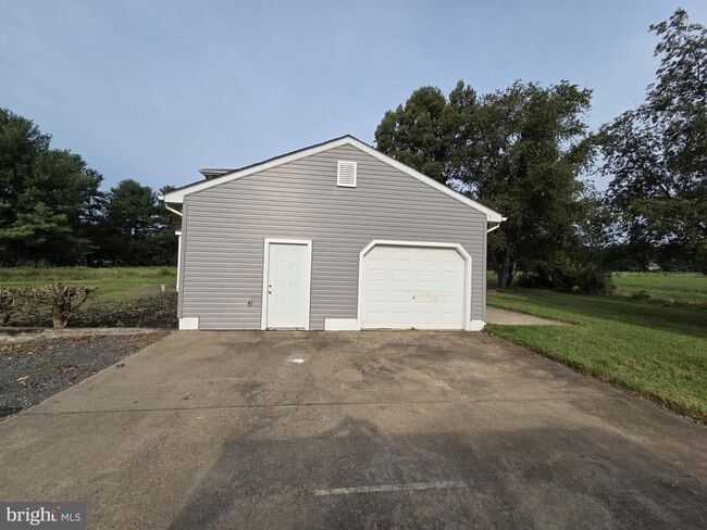 Building Photo - 41234 Bridges Farm Ln