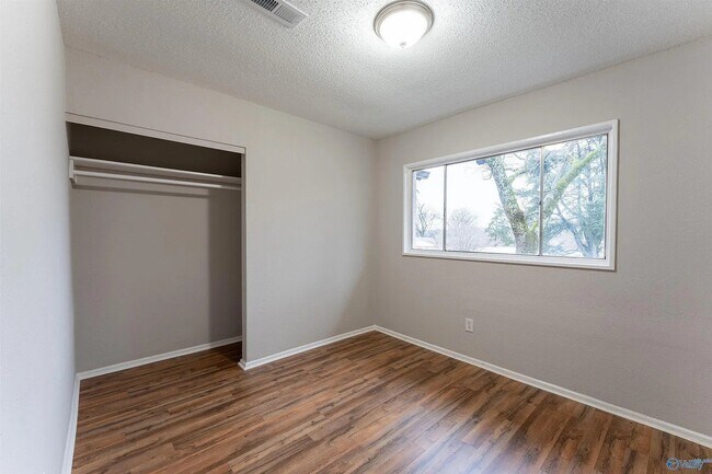 Building Photo - 112 Wilkenson Dr NE