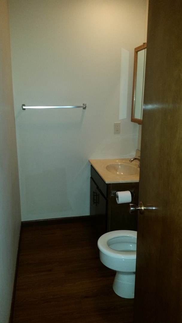 Building Photo - 2 Bedroom, 1.5 Bath Townhouse in Clinton, IA