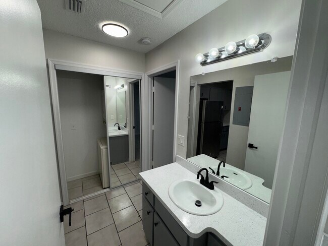 Building Photo - 4110 Maine St