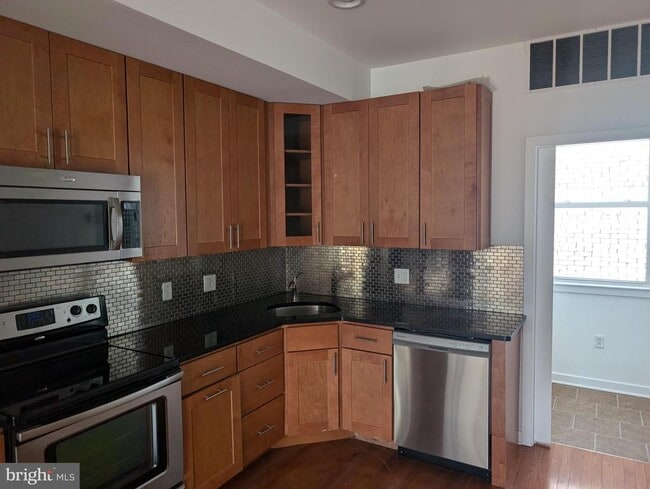 Building Photo - 1222 S Harmony St