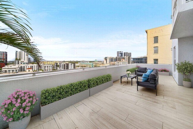 Building Photo - 255 Evernia St