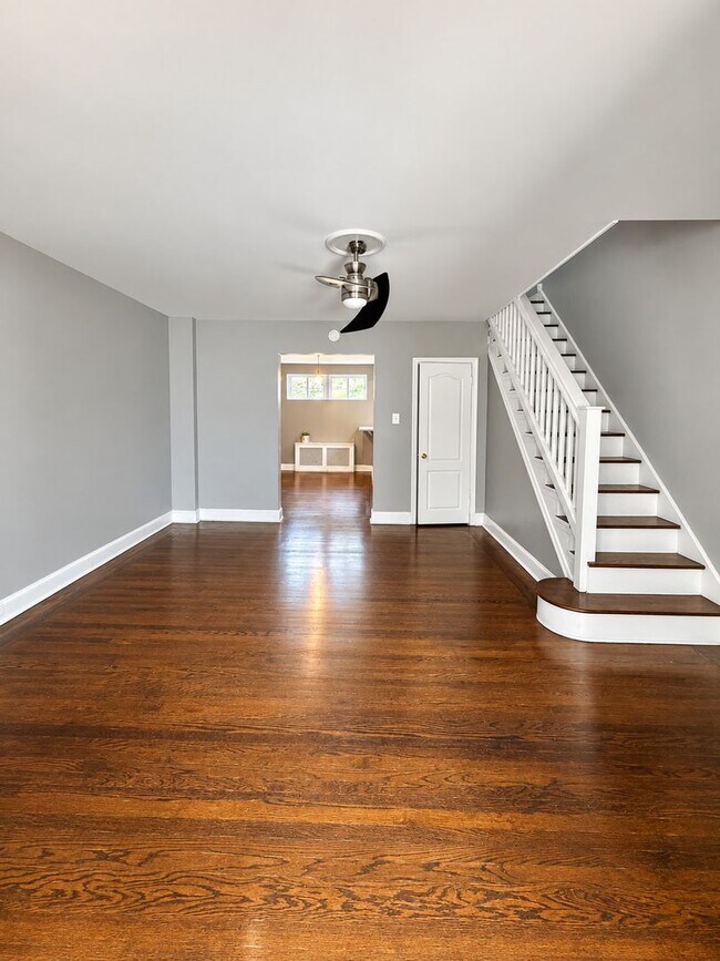 Building Photo - 6744 Linmore Ave