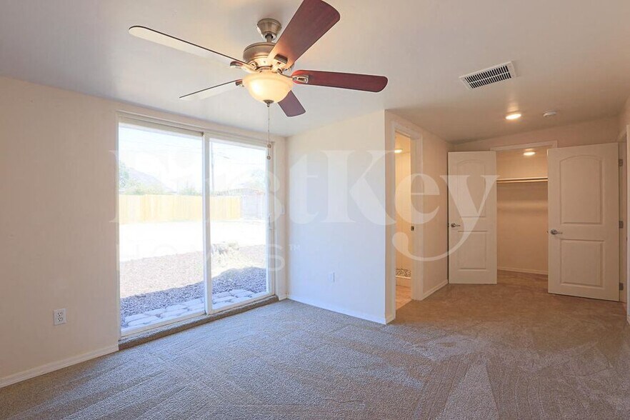 Building Photo - 1124 W Cinnabar Ave