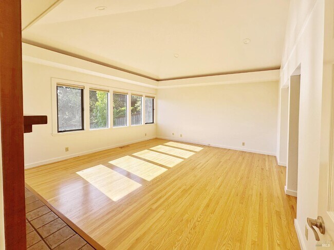 Building Photo - 172 Great Cir Dr