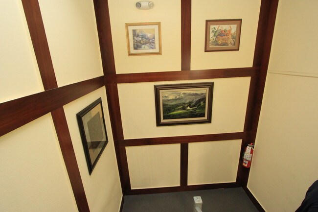 Building Photo - 32 W Market St