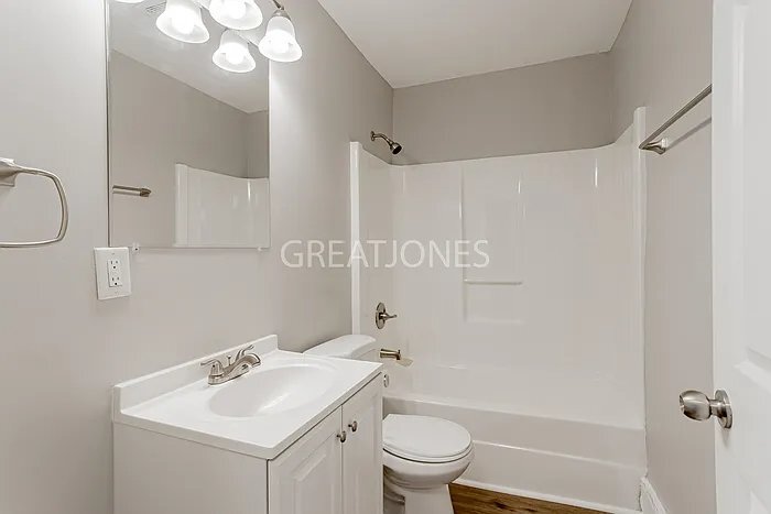 Building Photo - 105 Phillips St