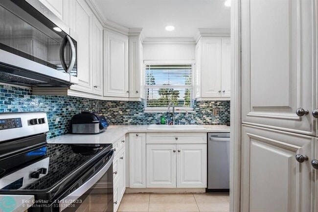 Building Photo - 2561 S Ocean Blvd