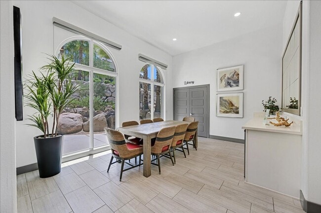 Building Photo - FULLY FURNISHED RENTAL