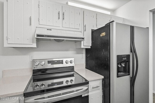 Building Photo - 120 Amberly Dr