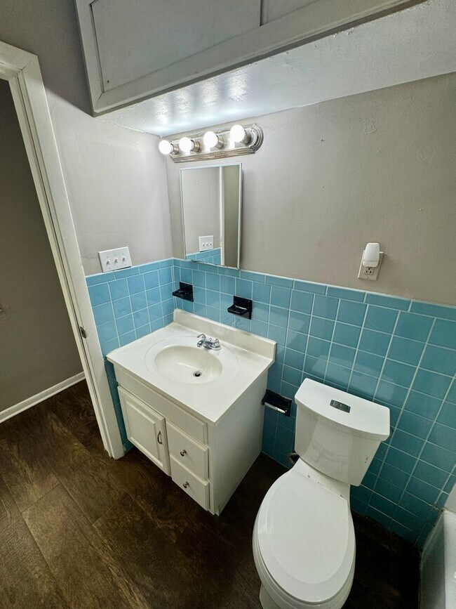 Building Photo - 542 5th Ave