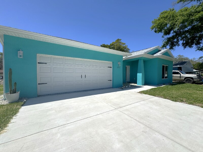 Building Photo - 271 Diogenes St