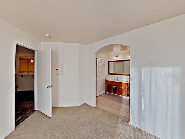 Building Photo - Spacious 2-Bedroom, 2-Bathroom Condo for Rent – Scripps Highlands