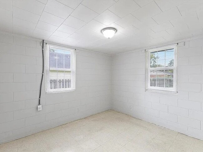 Building Photo - 1209 Evergreen Rd