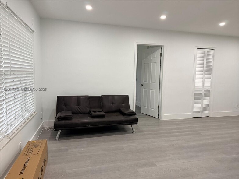 Building Photo - 650 SW 55th Ave