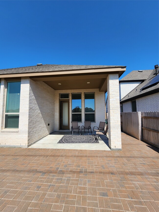 Building Photo - 24823 Hibiscus Gdn Wy