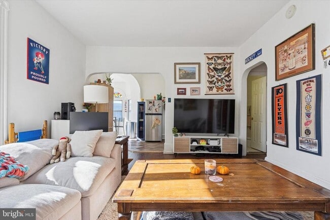 Building Photo - 344 Green Ln