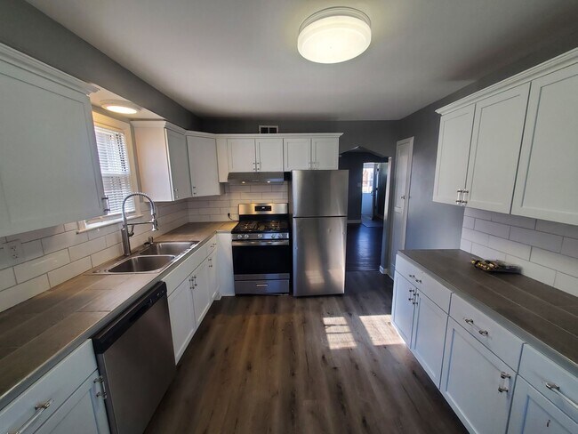 Building Photo - 4556 N 65th St