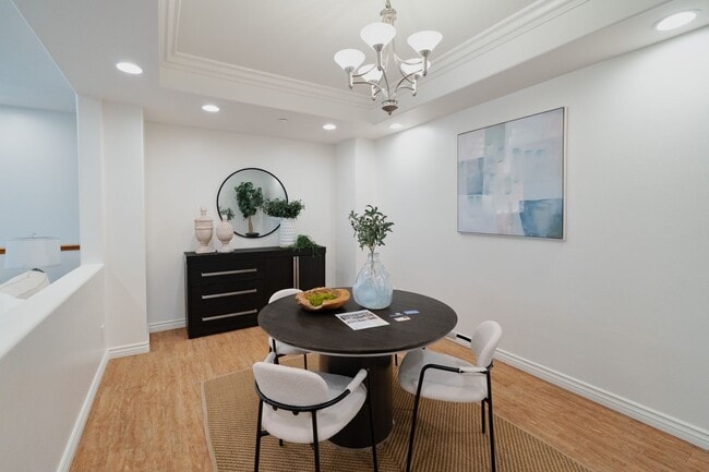 Building Photo - 2 WEEKS OFF SPECIAL..BEAUTIFUL 4 BED 3 BATH UNIT!!!!!