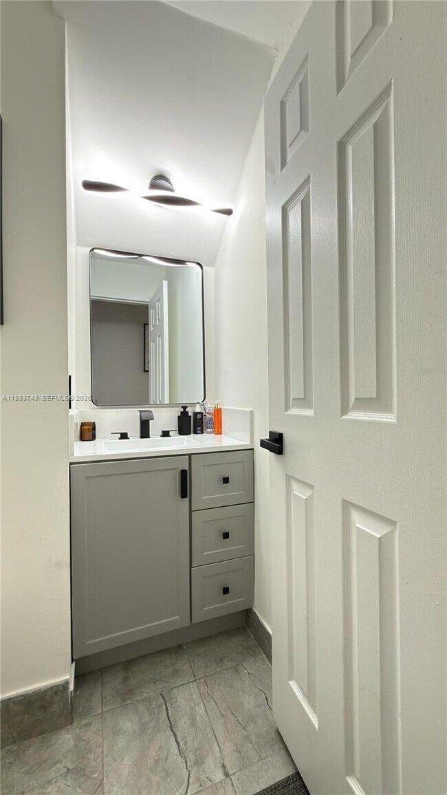 Building Photo - 1001 SW 98th Ave