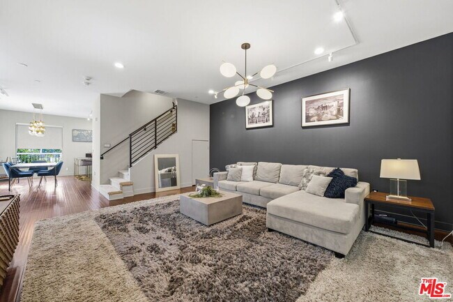 Building Photo - 5911 Saturn St