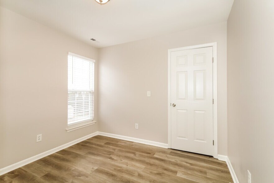 Building Photo - 12827 Winget Rd