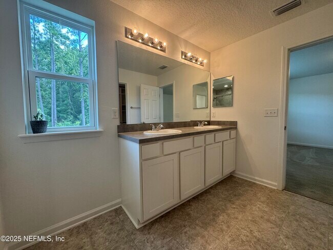 Building Photo - 3078 Alpin Dr