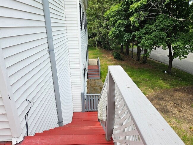 Building Photo - 453 Pond St