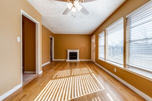 Building Photo - WILSHIRE VILLAGE 3-BEDROOM