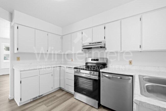 Building Photo - 11321 E Springfield Ave