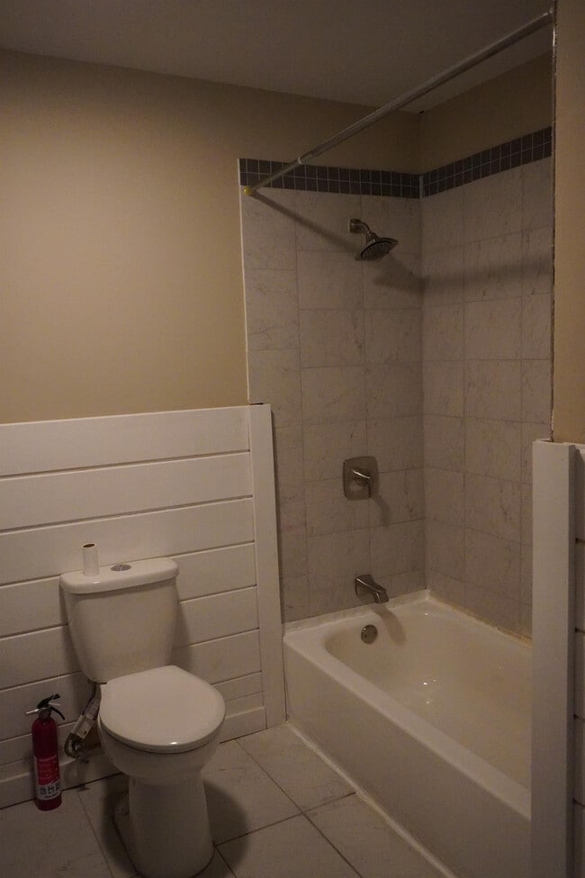 Building Photo - 942 Mildred Dr