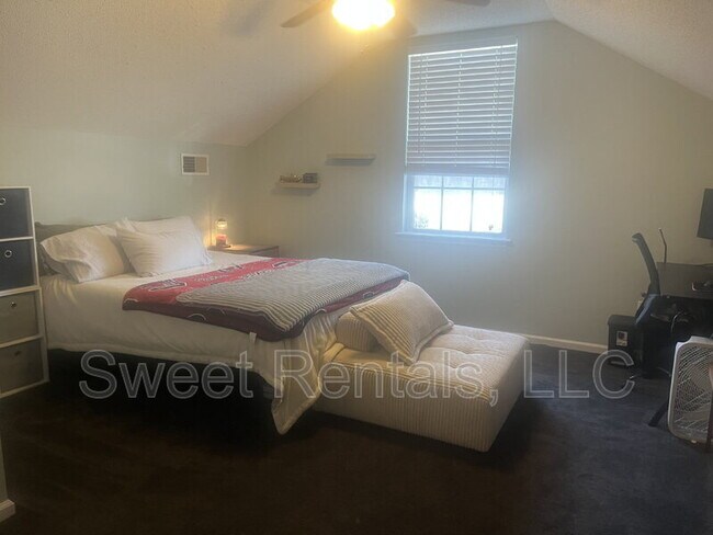 Building Photo - 343 Briarbend Rd