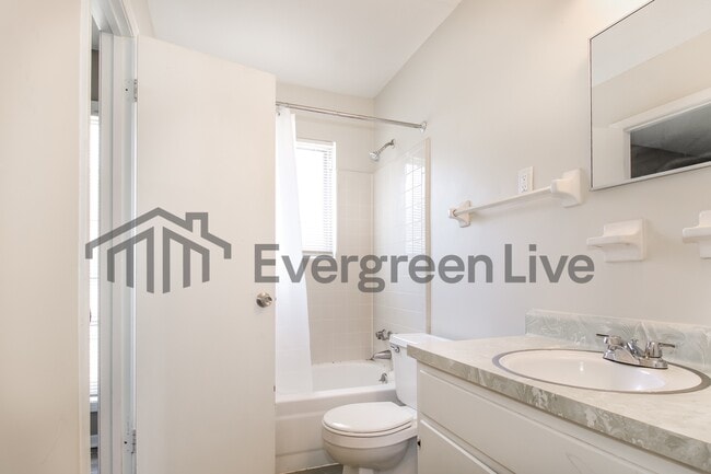 Building Photo - 5267 Broken Oak Dr