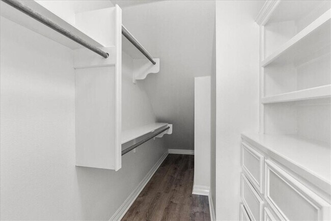 Building Photo - 3/2 Southside over 2000 sqft