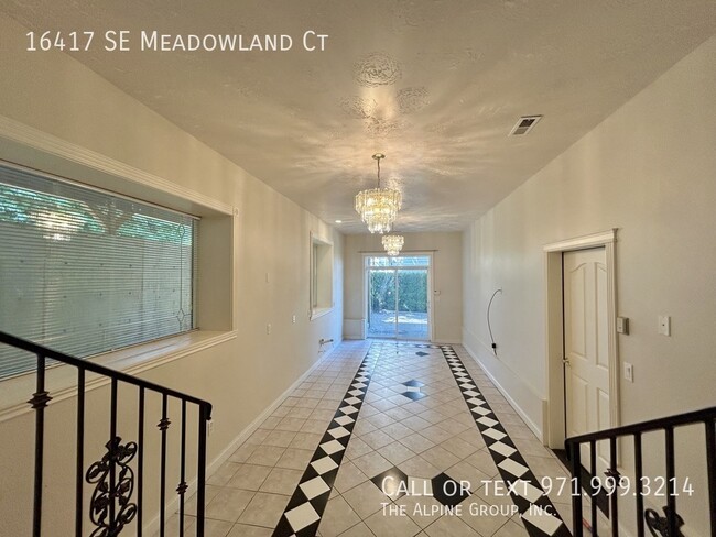 Building Photo - 16417 SE Meadowland Ct