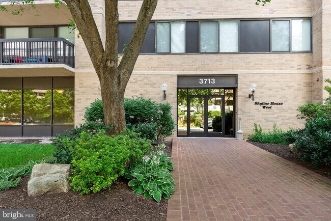 Building Photo - 3713 S George Mason Dr