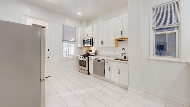 Building Photo - Four Bedroom 2,500 Square Foot House W/Back Patio, Multiple Kitchens/Laundry Facilities