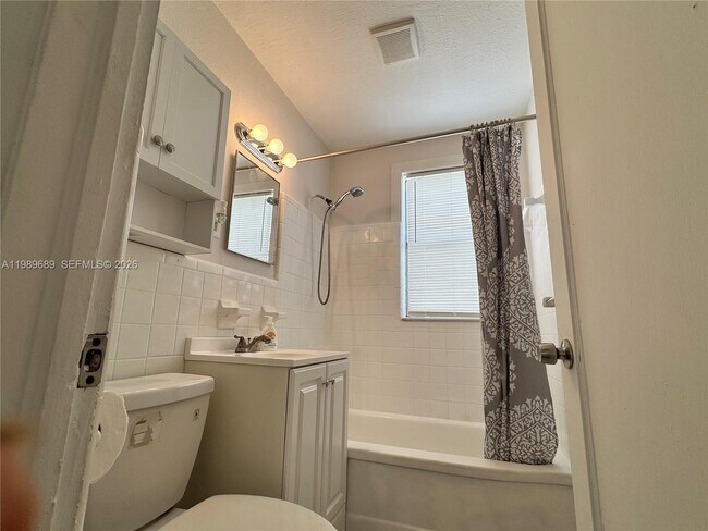 Building Photo - 1441 NE 134th Rd