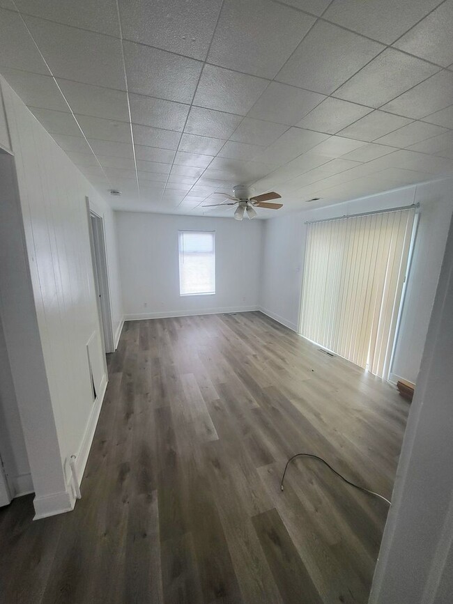 Building Photo - Large 2 BDRM 1 BA single family home across from the Beach!