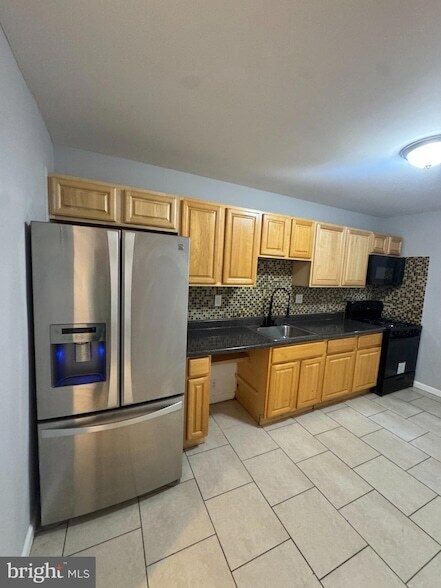 Building Photo - 24 E Abbottsford Ave