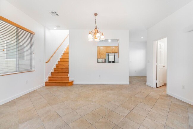 Building Photo - 3 bedroom home in gated community