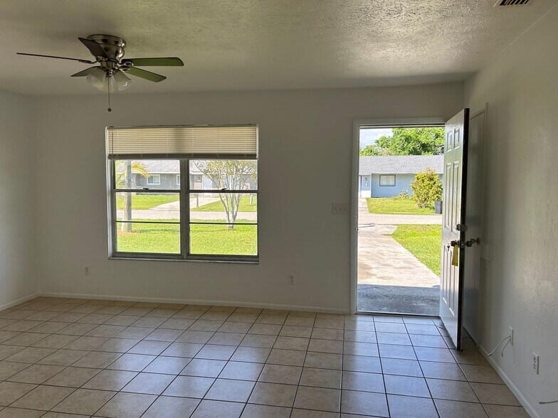 Building Photo - 4168-4170 Pine Drop Lane