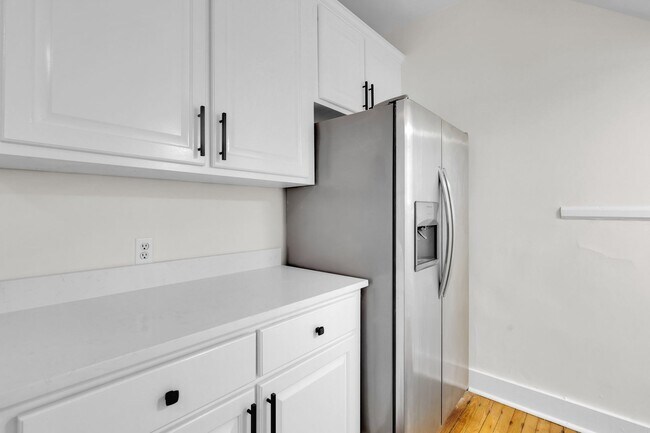 Building Photo - 201 E 48th St